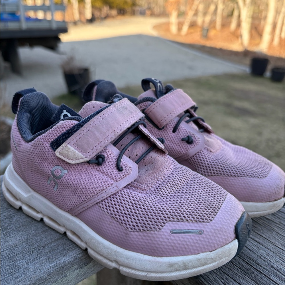 On Running Kids Pink Hook-and-Loop Athletic Sneakers